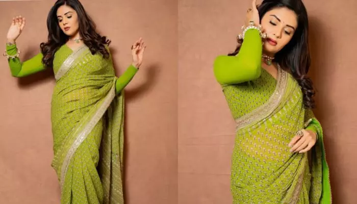 ఆకుపచ్చ శారీలో అదరగొట్టిన శ్రీముఖి.. ఈ స్టిల్స్ కి ఫ్యాన్స్ ఫిదా కావాల్సిందే? ఆకుపచ్చ శారీలో అదరగొట్టిన శ్రీముఖి.. ఈ స్టిల్స్ కి ఫ్యాన్స్ ఫిదా కావాల్సిందే?