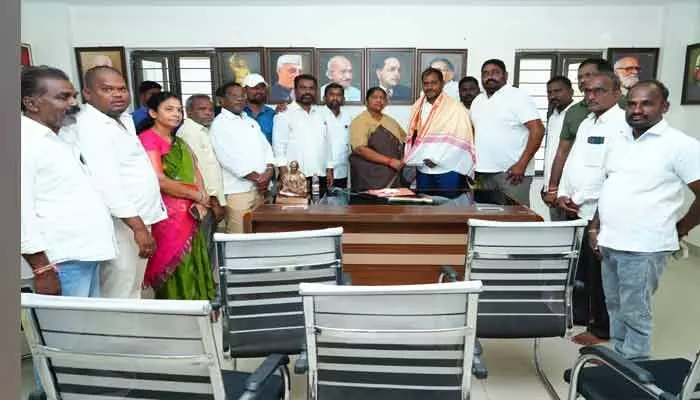 బీఆర్ఎస్ పార్టీని వీడి కాంగ్రెస్ పార్టీలో చేరిన గౌస్ పల్లి సర్పంచ్ బీఆర్ఎస్ పార్టీని వీడి కాంగ్రెస్ పార్టీలో చేరిన గౌస్ పల్లి సర్పంచ్