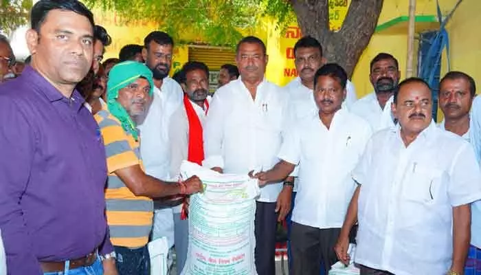 పంటల మార్పిడితో ఉత్తమ ఫలితాలు : ఎమ్మెల్యే బత్తుల లక్ష్మారెడ్డి పంటల మార్పిడితో ఉత్తమ ఫలితాలు : ఎమ్మెల్యే బత్తుల లక్ష్మారెడ్డి