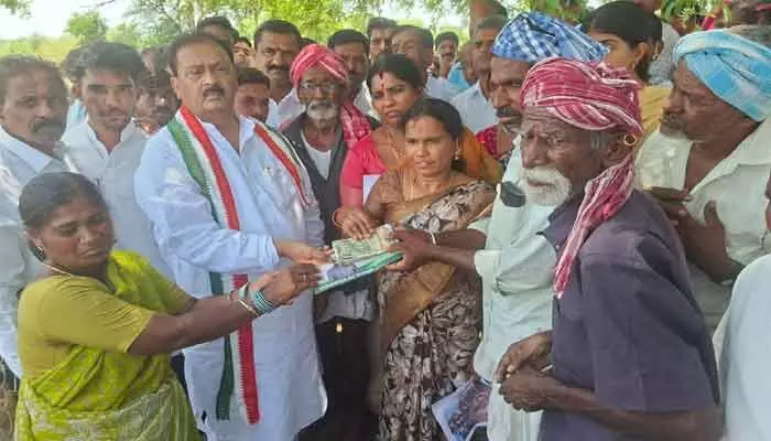 ప్రభుత్వ పక్షాన నష్టపరిహారం అందేలా చూస్తా... ప్రభుత్వ పక్షాన నష్టపరిహారం అందేలా చూస్తా...