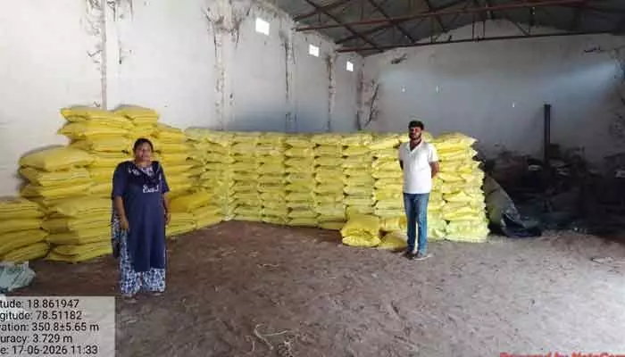 రైతులు యూరియా విషయంలో ఆందోళన చెందొద్దు రైతులు యూరియా విషయంలో ఆందోళన చెందొద్దు
