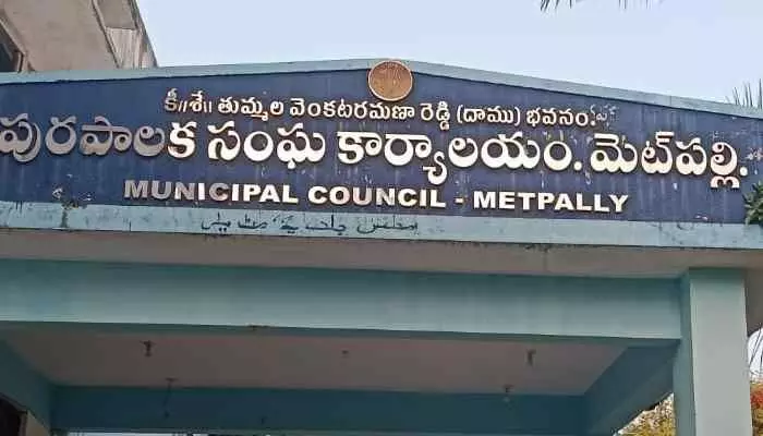 మెట్ పల్లి టౌన్ ప్లానింగ్ అధికారి సస్పెండ్ మెట్ పల్లి టౌన్ ప్లానింగ్ అధికారి సస్పెండ్