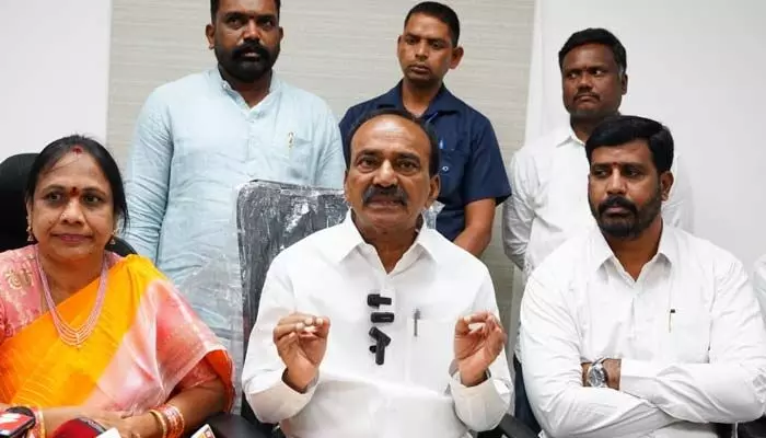 మేమే రాజా అంటే కుదరదు.. ఈటల రాజేందర్ హాట్ కామెంట్స్ మేమే రాజా అంటే కుదరదు.. ఈటల రాజేందర్ హాట్ కామెంట్స్