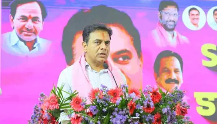 సాగు రంగాన్ని కాంగ్రెస్ తీవ్ర సంక్షోభంలోకి నెట్టింది: కేటీఆర్ సాగు రంగాన్ని కాంగ్రెస్ తీవ్ర సంక్షోభంలోకి నెట్టింది: కేటీఆర్