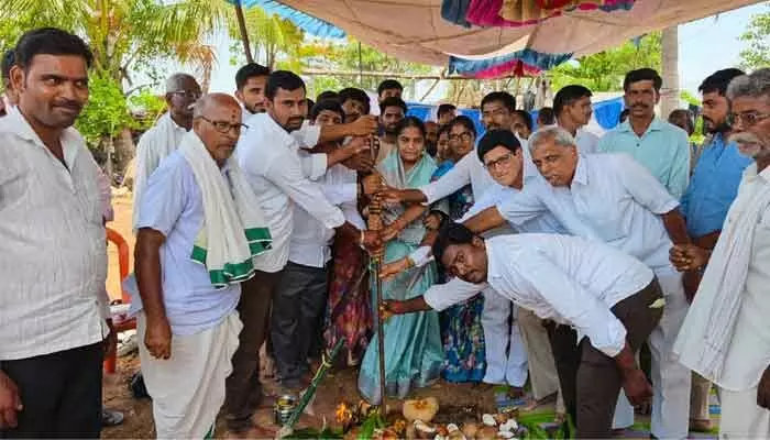 గ్రామాలను నిర్లక్ష్యం చేస్తున్న ప్రభుత్వం గ్రామాలను నిర్లక్ష్యం చేస్తున్న ప్రభుత్వం