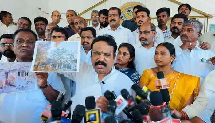157/1ప్రభుత్వ భూమిని ప్రైవేటుపరం చేసిందే బీఆర్ఎస్ 157/1ప్రభుత్వ భూమిని ప్రైవేటుపరం చేసిందే బీఆర్ఎస్