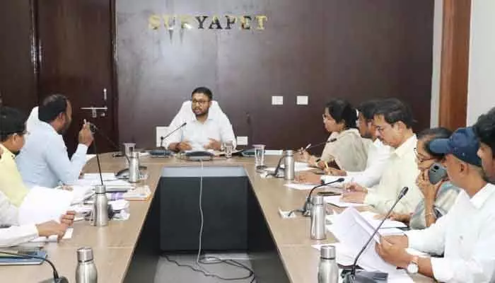 సుప్రీంకోర్టు మార్గదర్శకాలకు అనుగుణంగా వ్యర్థాల నిర్వహణ చేపట్టాలి: కలెక్టర్ సుప్రీంకోర్టు మార్గదర్శకాలకు అనుగుణంగా వ్యర్థాల నిర్వహణ చేపట్టాలి: కలెక్టర్