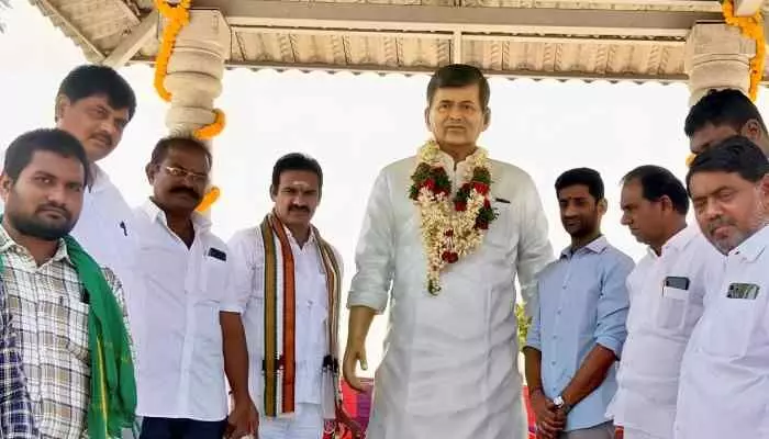 ప్రజా గుండెల్లో చిరస్థాయిగా నిలిచే లీడర్ నరేష్ రెడ్డి ప్రజా గుండెల్లో చిరస్థాయిగా నిలిచే లీడర్ నరేష్ రెడ్డి