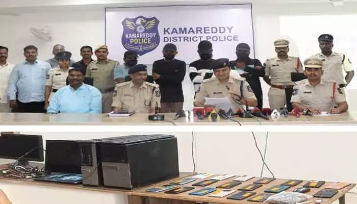 గంజాయి సేవిస్తూ పోలీసులకు చిక్కిన దొంగల ముఠా గంజాయి సేవిస్తూ పోలీసులకు చిక్కిన దొంగల ముఠా