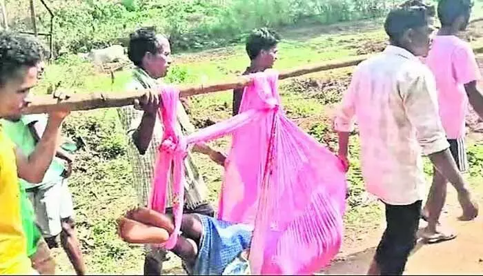 అంబులెన్స్ వెళ్లదు.. ఆయువు నిలవదు! అంబులెన్స్ వెళ్లదు.. ఆయువు నిలవదు!