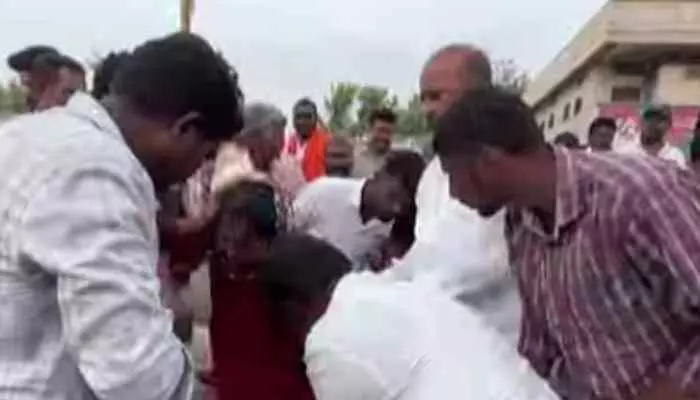 తిమ్మాపూర్ లో రోడ్డు ప్రమాదం తిమ్మాపూర్ లో రోడ్డు ప్రమాదం