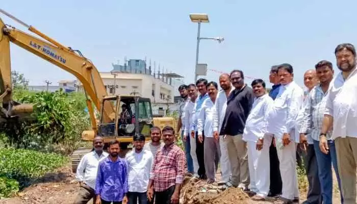 పటేల్ కుంట చెరువులో గుర్రపు డెక్క తొలగింపు పనులు ప్రారంభం పటేల్ కుంట చెరువులో గుర్రపు డెక్క తొలగింపు పనులు ప్రారంభం