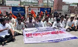 డీఈఓ ఆఫీస్ ఎదుట ఉద్రిక్తత