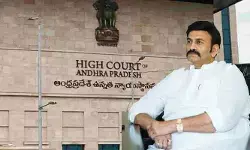 రఘురామ కస్టోడియల్ టార్చర్ కేసు: ఏపీ హైకోర్టు కీలక వ్యాఖ్యలు రఘురామ కస్టోడియల్ టార్చర్ కేసు: ఏపీ హైకోర్టు కీలక వ్యాఖ్యలు