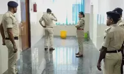 బీహార్లో దారుణం: వివాహితపై సామూహిక అత్యాచారం.. ప్రైవేట్ పార్ట్లో బుల్లెట్! బీహార్లో దారుణం: వివాహితపై సామూహిక అత్యాచారం.. ప్రైవేట్ పార్ట్లో బుల్లెట్!