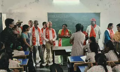 ఉపాధ్యాయుల కొరత లేకుండా చూడండి