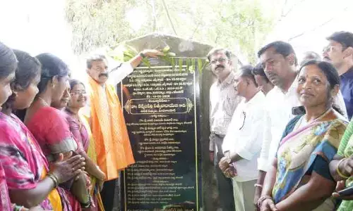 శిలాఫలకం కూల్చివేతపై  కవ్వంపల్లి ఆగ్రహం
