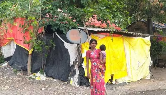 పేదల సొంతింటి కలపై అధికార గద్దల ‘లంచాల’ వేట.. పేదల సొంతింటి కలపై అధికార గద్దల ‘లంచాల’ వేట..