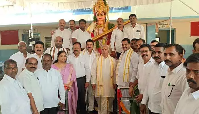 ప్రభుత్వ పాఠశాలల అభివృద్ధికి రాష్ట్ర ప్రభుత్వం కట్టుబడి ఉంది: ఎమ్మెల్యే ప్రభుత్వ పాఠశాలల అభివృద్ధికి రాష్ట్ర ప్రభుత్వం కట్టుబడి ఉంది: ఎమ్మెల్యే