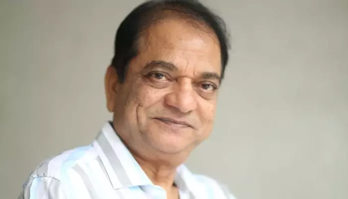 యూనిట్ మొత్తం ఓకే చేసిన ఆమెను హీరోయిన్గా నేను ఒప్పుకోలేదు.. షాకింగ్ కామెంట్స్ చేసిన విజయభాస్కర్ యూనిట్ మొత్తం ఓకే చేసిన ఆమెను హీరోయిన్గా నేను ఒప్పుకోలేదు.. షాకింగ్ కామెంట్స్ చేసిన విజయభాస్కర్