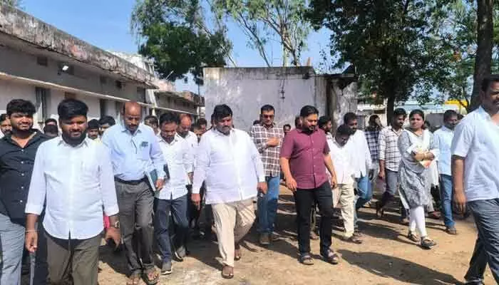 అభివృద్ధి పనులపై అధికారులకు కలెక్టర్ కీలక ఆదేశాలు.. అభివృద్ధి పనులపై అధికారులకు కలెక్టర్ కీలక ఆదేశాలు..