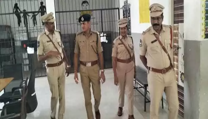 సైబర్ నేరాలపై ప్రజలకు అవగాహన కల్పించాలి సైబర్ నేరాలపై ప్రజలకు అవగాహన కల్పించాలి