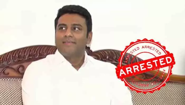 ఏపీ లిక్కర్ స్కామ్ కేసులో బిగ్ వికెట్.. మాజీ మంత్రి కుమారుడు అరెస్ట్ ఏపీ లిక్కర్ స్కామ్ కేసులో బిగ్ వికెట్.. మాజీ మంత్రి కుమారుడు అరెస్ట్