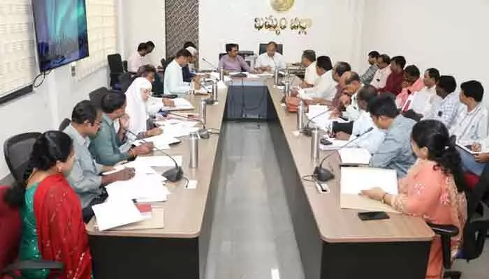 సాగునీటి ప్రాజెక్టులపై ఇరిగేషన్ కమిషనర్ సమీక్ష.. అధికారులకు కీలక ఆదేశాలు! సాగునీటి ప్రాజెక్టులపై ఇరిగేషన్ కమిషనర్ సమీక్ష.. అధికారులకు కీలక ఆదేశాలు!