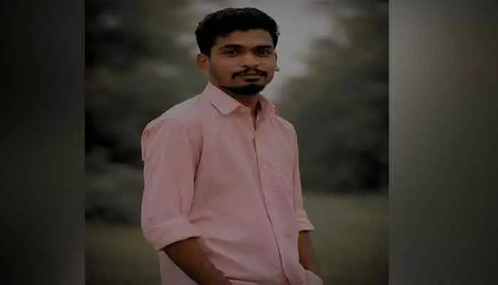 చెల్లెళ్ల చదువుతో పోల్చుకుని మనస్తాపం.. యువకుడి ఆత్మహత్య చెల్లెళ్ల చదువుతో పోల్చుకుని మనస్తాపం.. యువకుడి ఆత్మహత్య