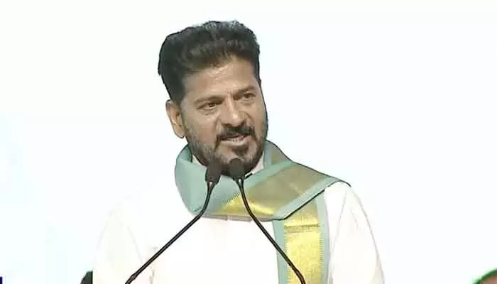 భూకబ్జాలు పెడితే వీపులు సున్నం చేస్తం.. సీఎం రేవంత్ రెడ్డి మాస్ వార్నింగ్ భూకబ్జాలు పెడితే వీపులు సున్నం చేస్తం.. సీఎం రేవంత్ రెడ్డి మాస్ వార్నింగ్