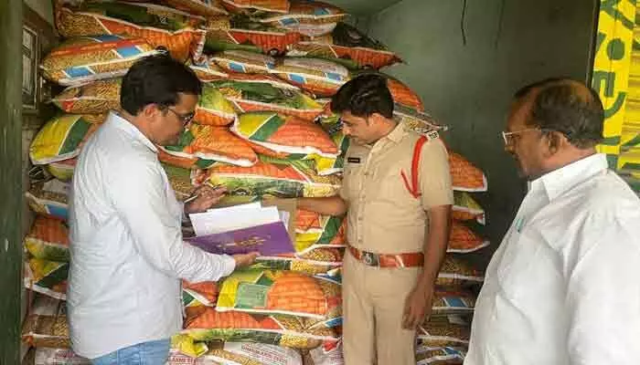 విత్తన దుకాణాలపై టాస్క్ ఫోర్స్ తనిఖీలు విత్తన దుకాణాలపై టాస్క్ ఫోర్స్ తనిఖీలు