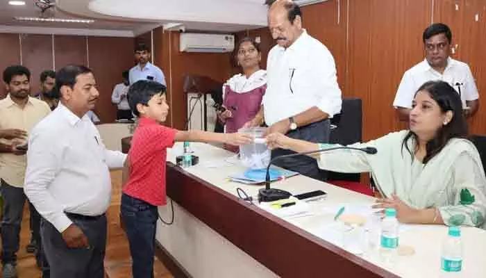 పారదర్శకంగా గిరిజన విద్యార్థుల ఎంపిక: జిల్లా కలెక్టర్ ప్రియాంక ఆల పారదర్శకంగా గిరిజన విద్యార్థుల ఎంపిక: జిల్లా కలెక్టర్ ప్రియాంక ఆల