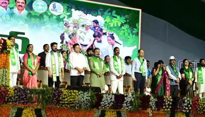 హరిత తెలంగాణే లక్ష్యం.. గుర్రంగూడ ఎకో పార్కులో ‘వన మహోత్సవం’ ప్రారంభించిన సీఎం రేవంత్! హరిత తెలంగాణే లక్ష్యం.. గుర్రంగూడ ఎకో పార్కులో ‘వన మహోత్సవం’ ప్రారంభించిన సీఎం రేవంత్!
