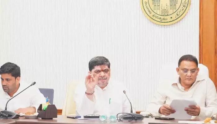 బీజేపీ వ్యతిరేక ఓట్ల తొలగింపే లక్ష్యం.. ఎస్ఐఆర్పై పొన్నం సంచలన వ్యాఖ్యలు బీజేపీ వ్యతిరేక ఓట్ల తొలగింపే లక్ష్యం.. ఎస్ఐఆర్పై పొన్నం సంచలన వ్యాఖ్యలు