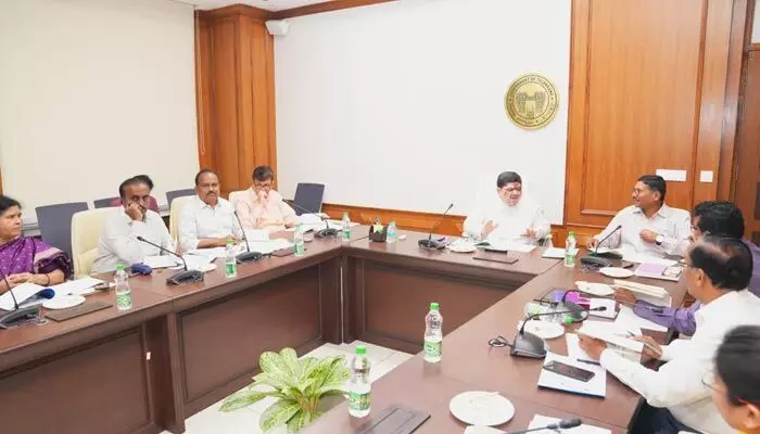 ఆర్టీసీ గుర్తింపు సంఘాల ఎన్నికలకు గ్రీన్ సిగ్నల్.. ఫిట్మెంట్పై మంత్రి కీలక నిర్ణయం ఆర్టీసీ గుర్తింపు సంఘాల ఎన్నికలకు గ్రీన్ సిగ్నల్.. ఫిట్మెంట్పై మంత్రి కీలక నిర్ణయం