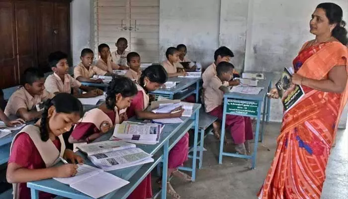 విద్యాశాఖలో మోడల్ టీచర్ల విలీనమెన్నడు!? విద్యాశాఖలో మోడల్ టీచర్ల విలీనమెన్నడు!?