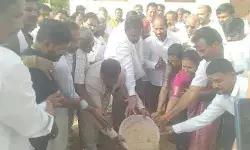 శ్రీ అయ్యప్ప స్వామి ఆలయ ఆవరణలో  షెడ్డు నిర్మాణానికి భూమిపూజ చేసిన మంత్రి