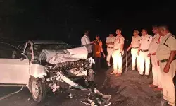 పెద్దవూర- నాగార్జునసాగర్ రహదారిపై రెండు కార్లు ఢీ.. ముగ్గురు మృతి పెద్దవూర- నాగార్జునసాగర్ రహదారిపై రెండు కార్లు ఢీ.. ముగ్గురు మృతి