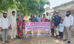 గవర్నమెంట్ స్కూల్లో చేర్పిస్తే ఇంటి పన్ను చెల్లిస్తా.. సర్పంచ్ గవర్నమెంట్ స్కూల్లో చేర్పిస్తే ఇంటి పన్ను చెల్లిస్తా.. సర్పంచ్