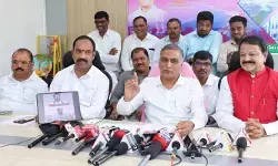 రాహుల్ గాంధీ పుట్టినరోజే రైతు డిక్లరేషన్ను బొంద పెట్టిన రేవంత్ రెడ్డి : హరీష్ రావు రాహుల్ గాంధీ పుట్టినరోజే రైతు డిక్లరేషన్ను బొంద పెట్టిన రేవంత్ రెడ్డి : హరీష్ రావు