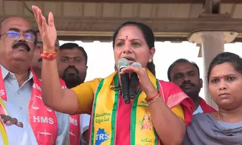 శ్రీధర్‌బాబు.. మళ్లీ వెంటపడి ఓడిస్తాం! టీఆర్ఎస్ చీఫ్ కవిత మాస్ వార్నింగ్