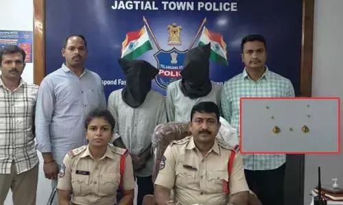 ఆస్ప‌త్రి బిల్లు కట్టడానికి బంగారం అమ్ముతుండగా మోసం