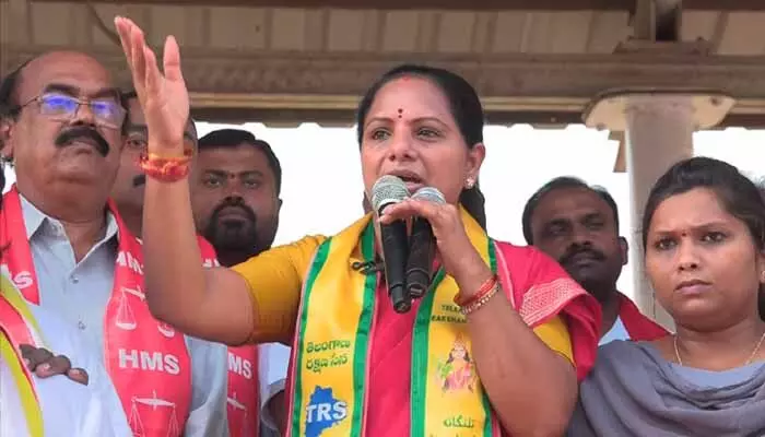 శ్రీధర్బాబు.. మళ్లీ వెంటపడి ఓడిస్తాం! టీఆర్ఎస్ చీఫ్ కవిత మాస్ వార్నింగ్ శ్రీధర్బాబు.. మళ్లీ వెంటపడి ఓడిస్తాం! టీఆర్ఎస్ చీఫ్ కవిత మాస్ వార్నింగ్