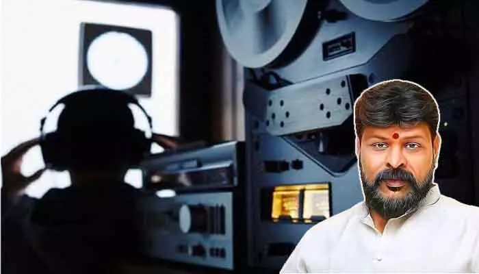 ఫోన్ ట్యాపింగ్ కేసులో మరో అప్డేట్.. ముగిసిన చికోటి ప్రవీణ్ ‘సిట్’ విచారణ ఫోన్ ట్యాపింగ్ కేసులో మరో అప్డేట్.. ముగిసిన చికోటి ప్రవీణ్ ‘సిట్’ విచారణ