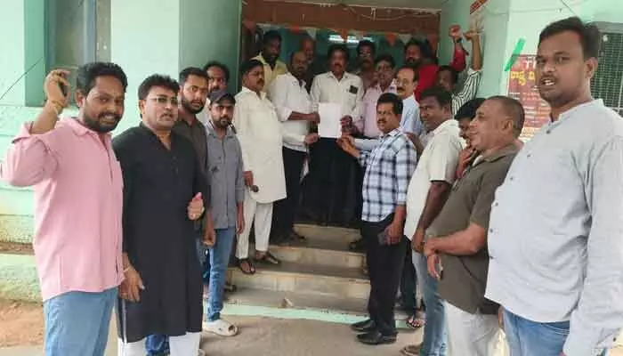 ఆర్ సి జర్నలిస్టులకు జిల్లా అక్రిడేషన్ కార్డులు ఇవ్వాలి.. ఆర్ సి జర్నలిస్టులకు జిల్లా అక్రిడేషన్ కార్డులు ఇవ్వాలి..