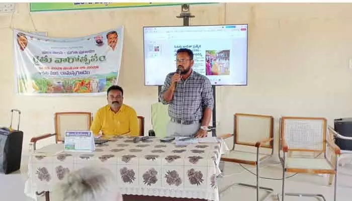 అర్హులైన ప్రతి ఒక్కరికి ఓటు హక్కు: తహశీల్దార్ శ్రీకాంత్ అర్హులైన ప్రతి ఒక్కరికి ఓటు హక్కు: తహశీల్దార్ శ్రీకాంత్
