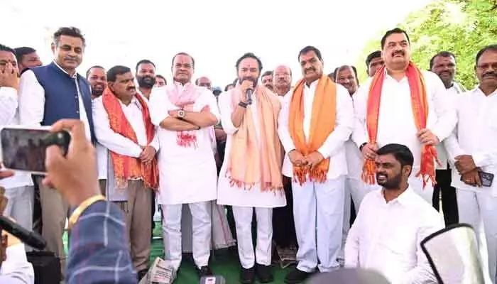 బుల్లెట్ ట్రైన్ కారిడార్లు.. తెలంగాణకు గేమ్ ఛేంజర్ బుల్లెట్ ట్రైన్ కారిడార్లు.. తెలంగాణకు గేమ్ ఛేంజర్