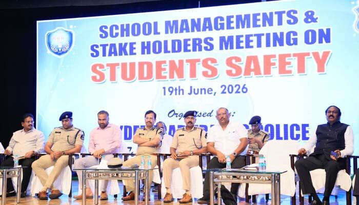 బడి పిల్లల సురక్షిత ప్రయాణమే లక్ష్యం: హైదరాబాద్ ట్రాఫిక్ పోలీస్