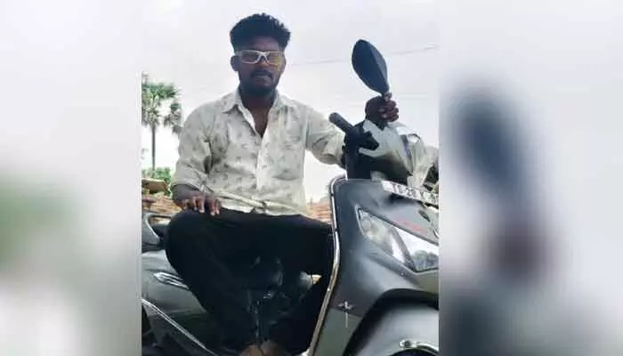 ట్రాక్టర్ బోల్తా పడి డ్రైవర్ మృతి ట్రాక్టర్ బోల్తా పడి డ్రైవర్ మృతి