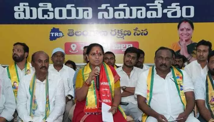 కాంగ్రెస్ నేతలు బందిపోట్లు.. రైతుల ఉసురు తగలక మానదు! కాంగ్రెస్ నేతలు బందిపోట్లు.. రైతుల ఉసురు తగలక మానదు!
